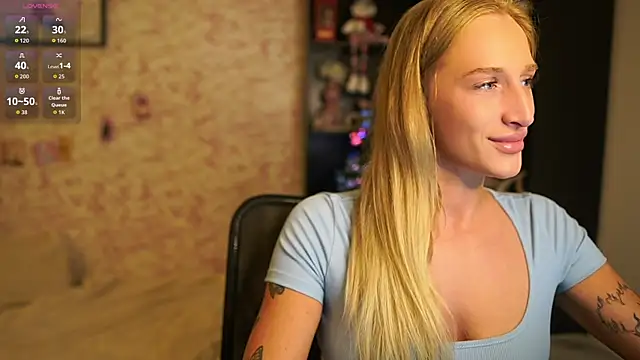 Nicolette  Shea  online show from December 15, 9:25 am