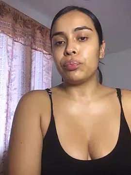 JuanaSimons online show from April 4, 10:30 pm