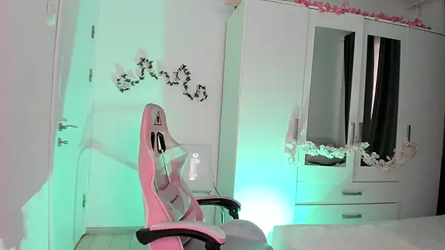 KaylaLaine online show from September 13, 6:32 am