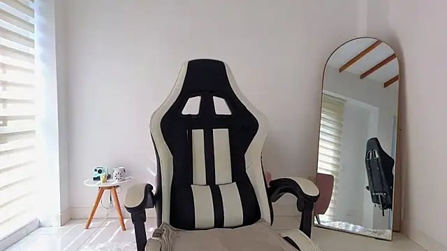 KristennBlue online show from November 2, 1:47 pm