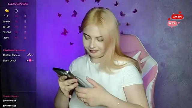 Snapshot of shy_blondiee chatting on September 13, 7:55 pm shy blondiee online show from September 13, 7:55 pm