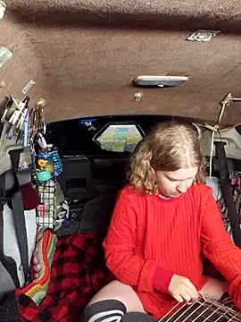 Snapshot of Evalain_shadow chatting on October 18, 2:03 am Evalain shadow online show from October 18, 2:03 am