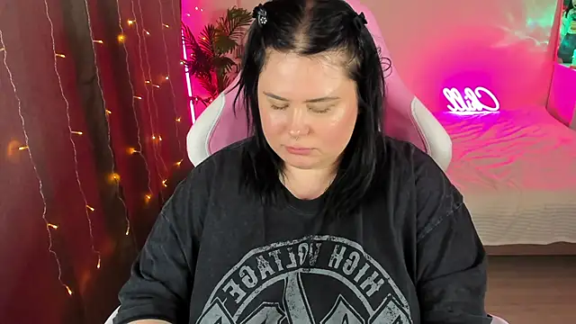 Akemi BBW online show from October 31, 6:45 pm