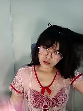 Snapshot of Chall_mee chatting on October 18, 5:37 pm Chall mee online show from October 18, 5:37 pm