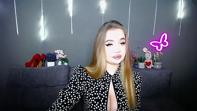 StacyYellig online show from April 16, 10:23 pm