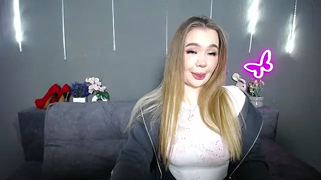 StacyYellig online show from April 18, 1:41 am