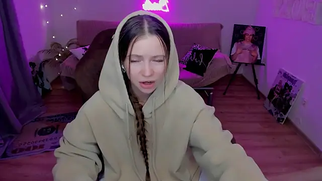 HelloRoxy online show from February 19, 9:35 pm