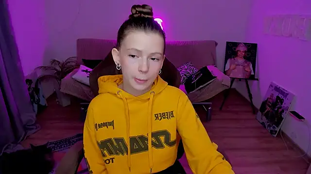 HelloRoxy online show from February 17, 5:45 pm