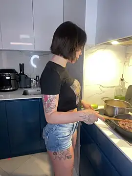 LadyGrotesk online show from March 27, 9:37 pm