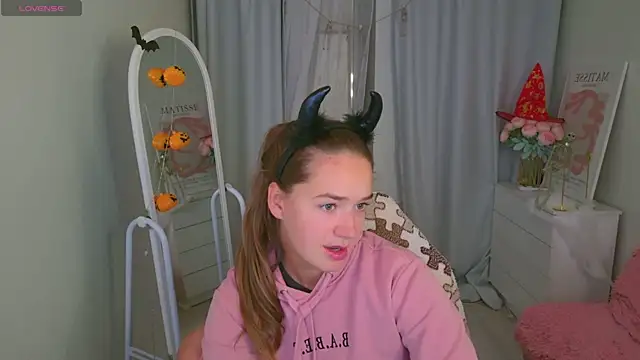 LovelyJessie online show from October 29, 4:20 pm