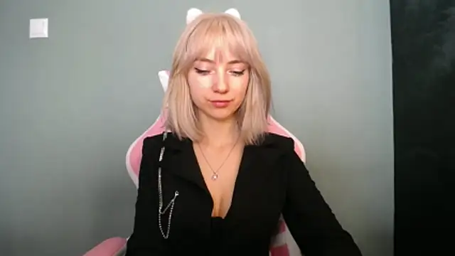 LuciaYoung online show from March 21, 7:57 am