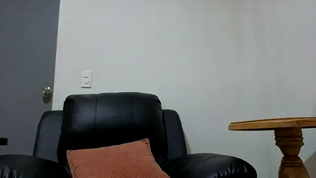 Issa Km  online show from November 25, 12:13 am