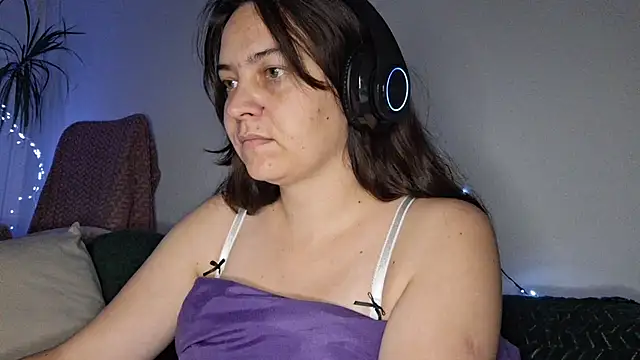 Snapshot of Cyndee_Winter chatting on October 29, 9:06 pm Cyndee Winter online show from October 29, 9:06 pm