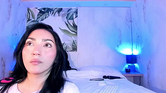 LIAH IZUMI online show from April 21, 1:18 pm