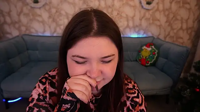 RosieMoons online show from December 16, 8:26 pm