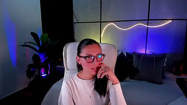 Gia Mazzon online show from November 25, 5:37 pm