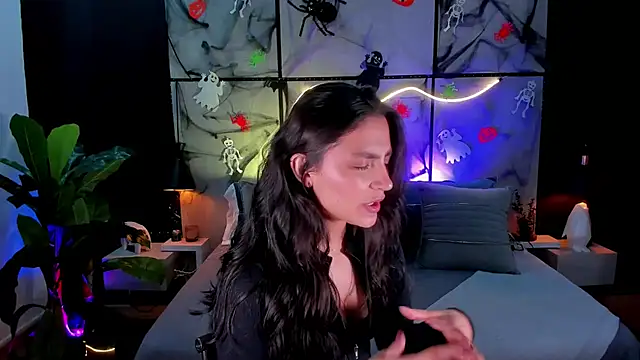 Gia Mazzon online show from October 27, 4:57 pm