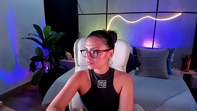 Gia Mazzon online show from December 5, 7:37 pm