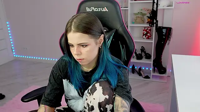 Latex Kitty online show from March 18, 2:00 pm