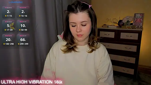 cutie mili online show from March 25, 3:37 pm