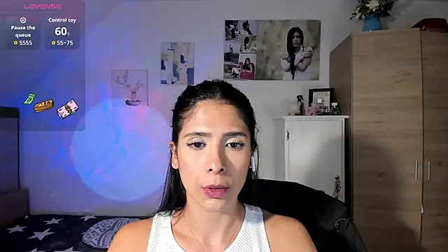 Snapshot of VeronikaOlsen chatting on October 22, 12:48 am VeronikaOlsen online show from October 22, 12:48 am