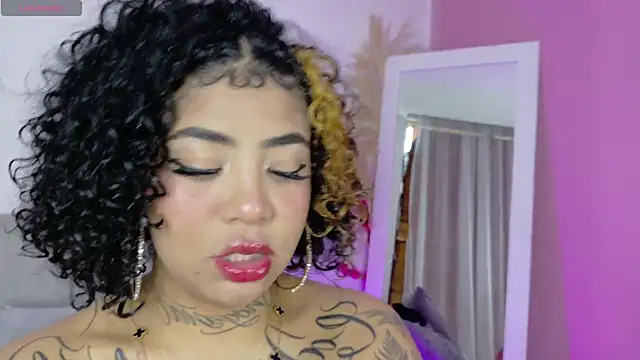 foxxy-lov3 online show from November 21, 1:02 pm