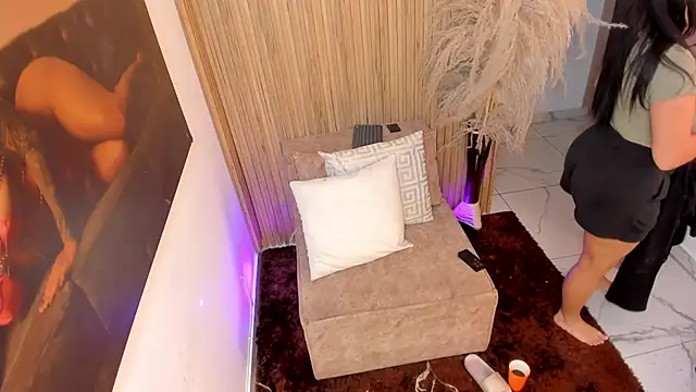 sofhiaa adaams online show from February 6, 10:57 pm