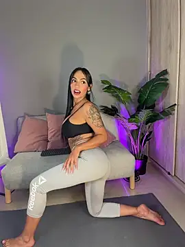 alina cruz online show from April 15, 1:06 am