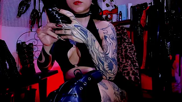 Agatha BDSM online show from October 7, 8:02 pm