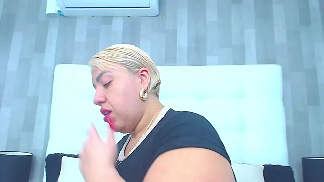 LeahMillerr online show from March 10, 2:32 pm