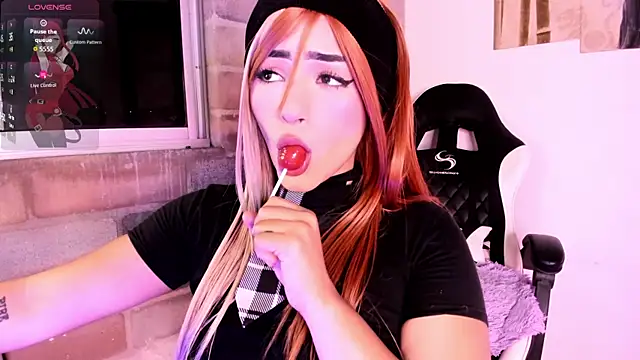 Im Scarlet online show from October 26, 12:17 am