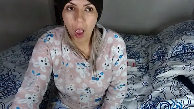 Chantal hott online show from April 19, 2:44 am