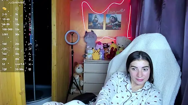 Fiery Brunette  online show from October 9, 5:17 pm