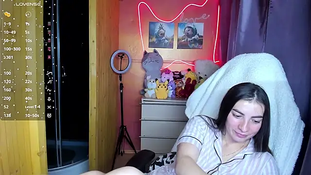 Fiery Brunette  online show from November 24, 2:19 pm