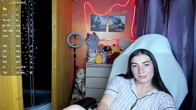 Fiery Brunette  online show from October 5, 3:44 am