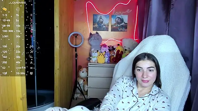 Fiery Brunette  online show from October 8, 4:44 pm