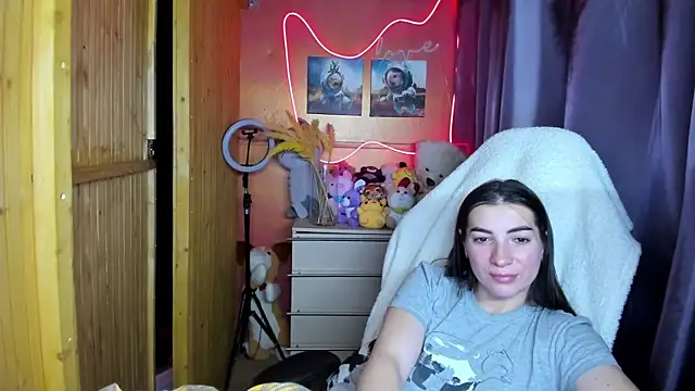 Fiery Brunette  online show from November 29, 4:33 pm