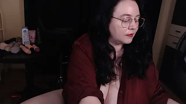 poshmistress online show from June 6, 7:20 pm
