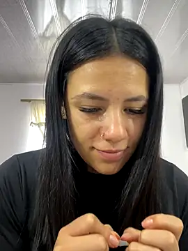 hannahb-e online show from October 30, 8:43 pm