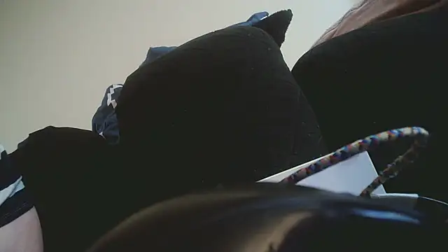 EXOTICLEXXXI online show from April 17, 6:04 am