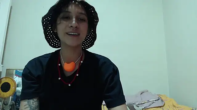AlinaWoolf  online show from June 25, 3:06 am