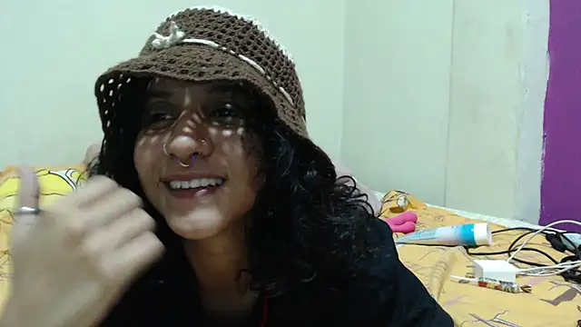 AlinaWoolf  online show from June 25, 5:12 am