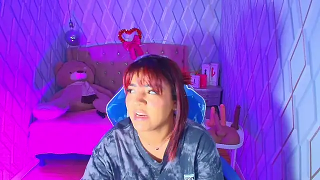 NicolleTaylor online show from February 8, 4:05 am