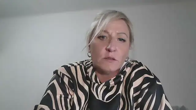 Sexyycattt online show from April 22, 1:24 am