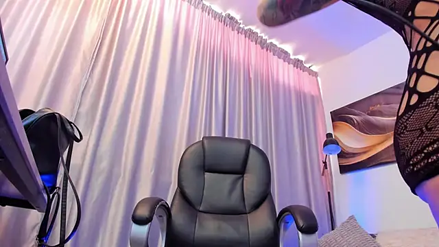 sarah cruzz  online show from April 24, 2:31 pm