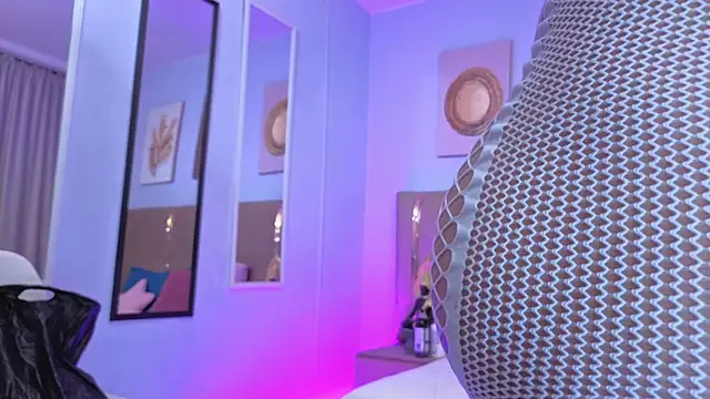 sarah cruzz  online show from November 26, 1:50 am