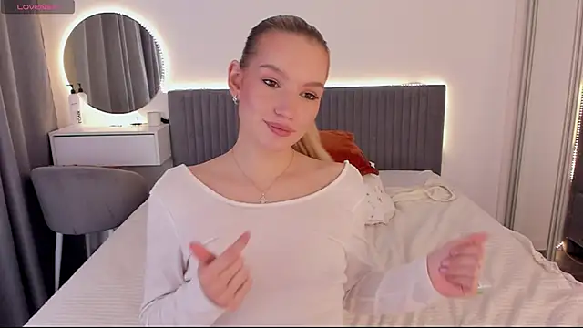 CassieRayss online show from November 2, 1:25 pm