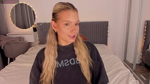 CassieRayss online show from April 18, 3:47 pm