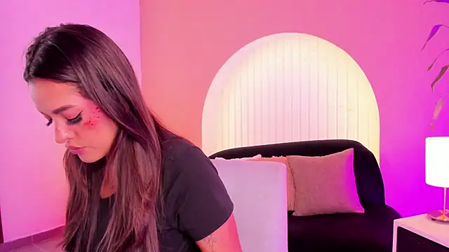 martina duque  online show from June 4, 8:35 pm