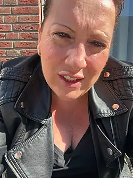 xsexycurvymilf online show from April 15, 8:48 am